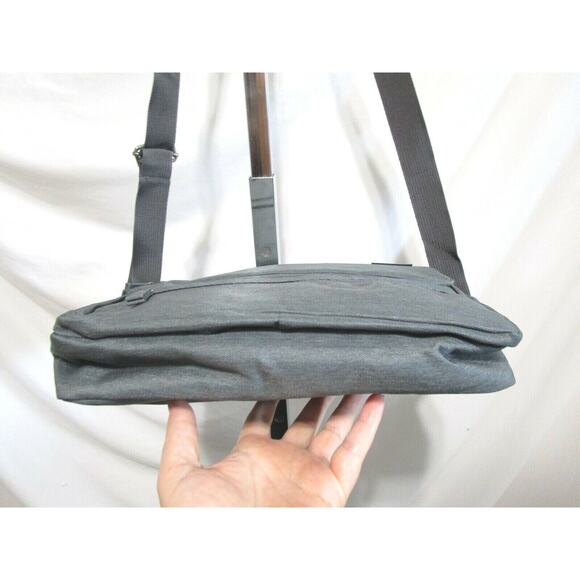 EUC!! Ekphero Small Gray Nylon 10" Padded Tablet Laptop Crossbody Travel Bag - Picture 8 of 12